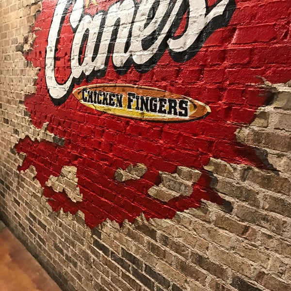 Foto tirada no(a) Raising Cane&#39;s Chicken Fingers por Dwayne W. em 2/26/2017
