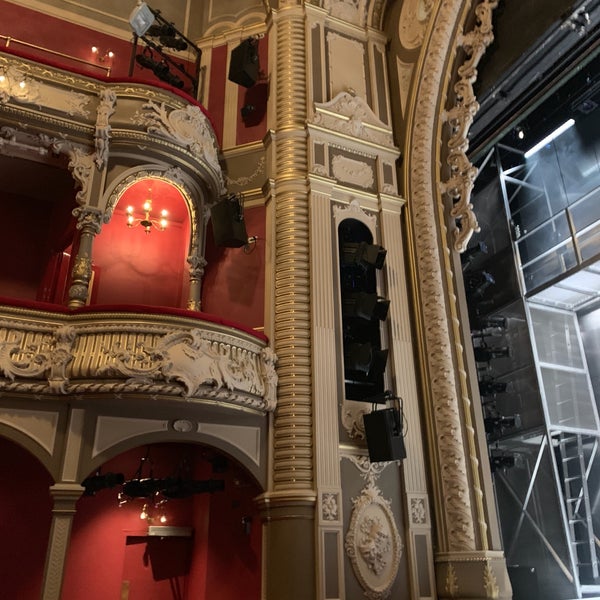 รูปภาพถ่ายที่ Lyric Hammersmith โดย Alexey P. เมื่อ 10/12/2018