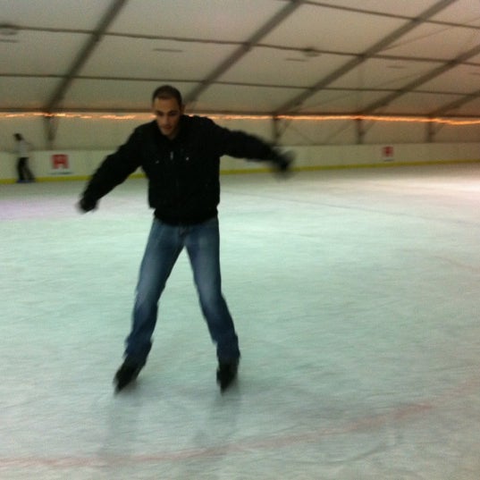 Foto tomada en Ice Arena  por Costas K. el 12/17/2012