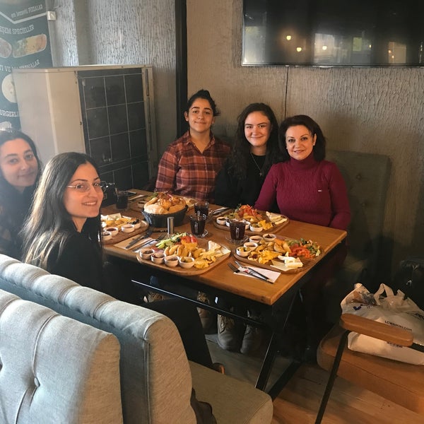 Photo taken at İzabella Pizza by Ümit Ö. on 1/11/2020