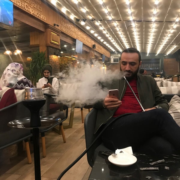 Foto scattata a Köşk Lounge Cafe&amp;Restaurant da K.D il 11/12/2019