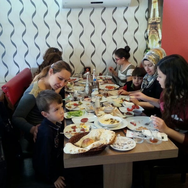 Foto diambil di Florya Café &amp; Restaurant oleh Murat K. pada 3/30/2014
