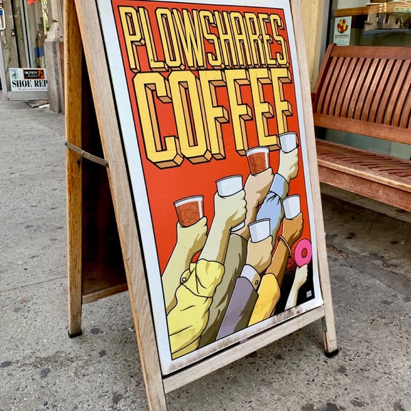 Foto tirada no(a) Plowshares Coffee Bloomingdale por Mon em 4/25/2019