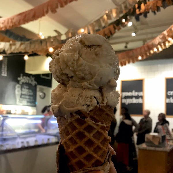 Foto scattata a Jeni&#39;s Splendid Ice Creams da Mon il 11/24/2018