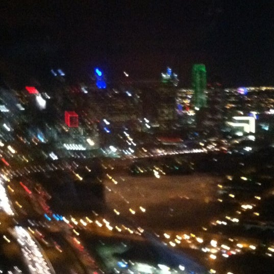 Foto scattata a The Tower at Cityplace da Justin K. il 11/13/2012