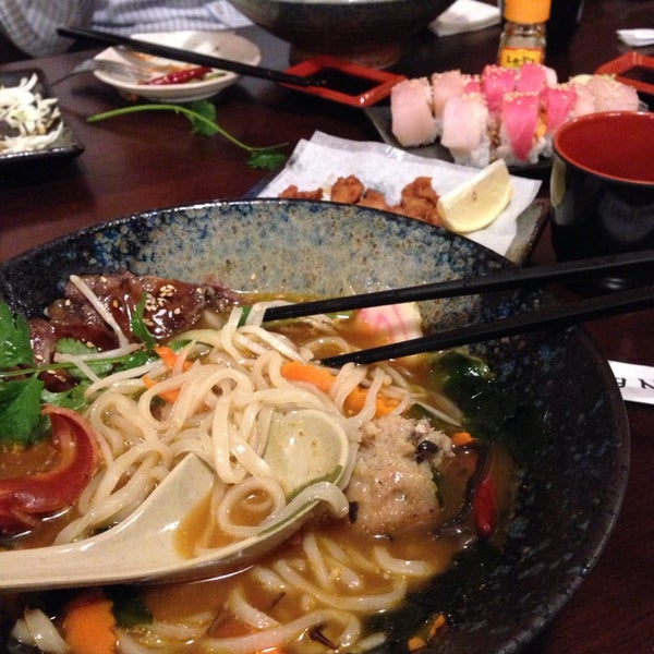 Foto diambil di Oolong Noodles oleh Max 🐵 pada 2/20/2014