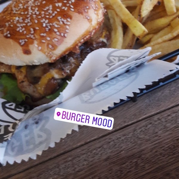 Photo taken at Burger Mood by Cerenn ✌. on 11/16/2017