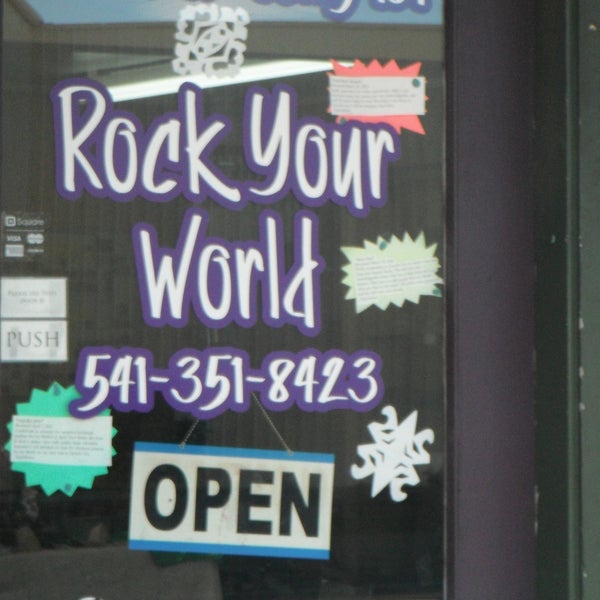 Das Foto wurde bei Rock Your World Rock Shop, Handmade Jewelry &amp; Unique Gifts von Rock Your World Rock Shop, Handmade Jewelry &amp; Unique Gifts am 2/17/2014 aufgenommen