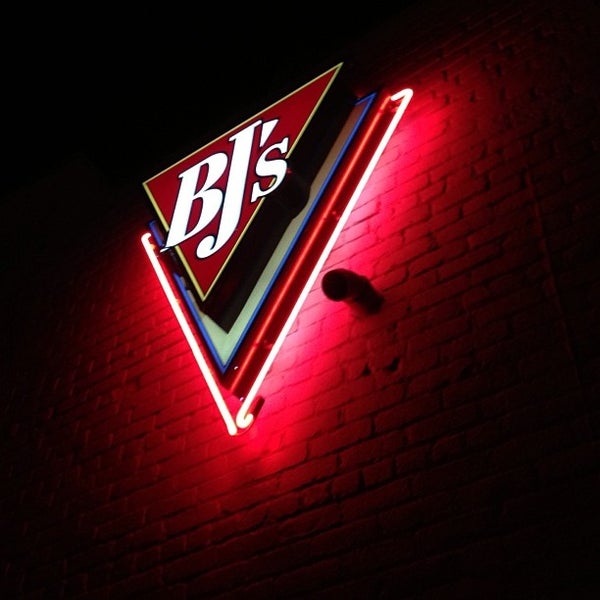 Das Foto wurde bei BJ&#39;s Restaurant &amp; Brewhouse von LaTruce d. am 9/13/2013 aufgenommen