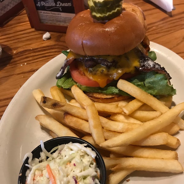 Cracker Barrel Old Country Store Kokomo'da Amerikan Restoranı