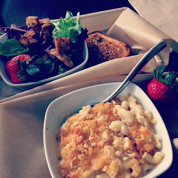 รูปภาพถ่ายที่ The American Grilled Cheese Kitchen โดย lunani เมื่อ 3/15/2013