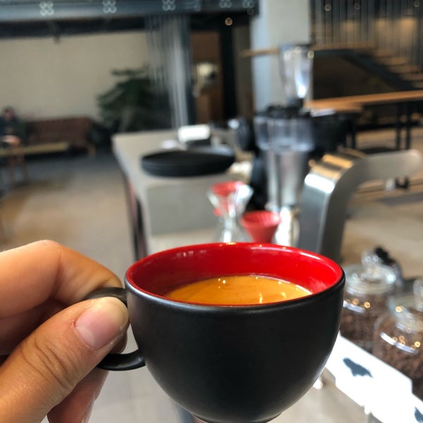 1/14/2019 tarihinde @oncekahvemziyaretçi tarafından Camekan Coffee Roastery'de çekilen fotoğraf