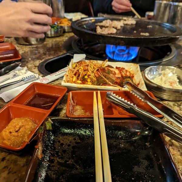 Снимок сделан в Hae Jang Chon Korean BBQ Restaurant пользователем Mike P. 5/14/2022