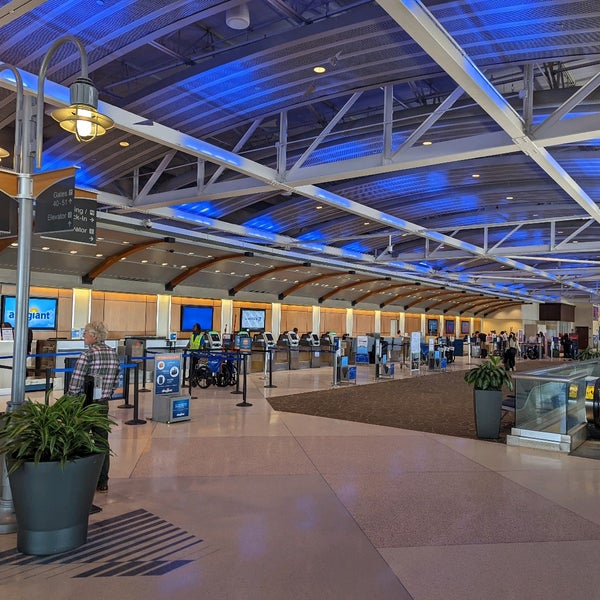 รูปภาพถ่ายที่ Piedmont Triad International Airport (GSO) โดย Mike P. เมื่อ 5/10/2022