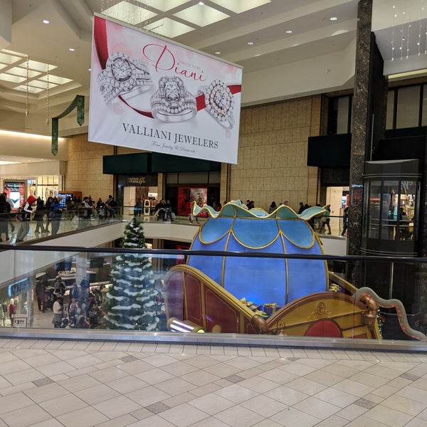Das Foto wurde bei Sunvalley Shopping Center von Mike P. am 12/17/2018 aufgenommen