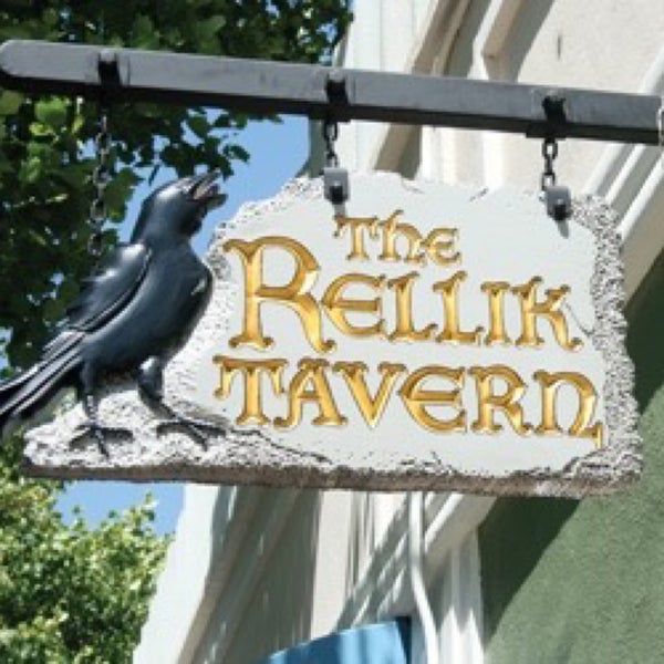 รูปภาพถ่ายที่ The Rellik Tavern โดย Mike P. เมื่อ 8/1/2017