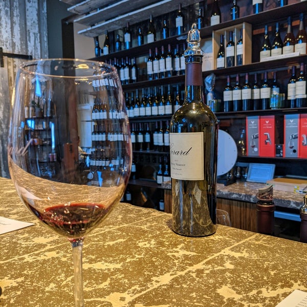 Снимок сделан в Girard Winery Tasting Room пользователем Mike P. 12/9/2019