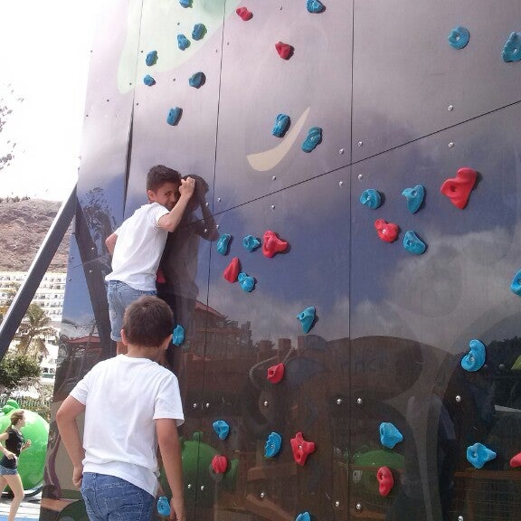 รูปภาพถ่ายที่ Angry Birds Activity Park Gran Canaria โดย Jomi R. เมื่อ 4/14/2014
