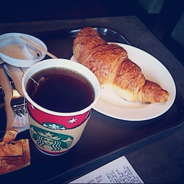 Foto tomada en Starbucks  por Saud A. el 4/1/2014