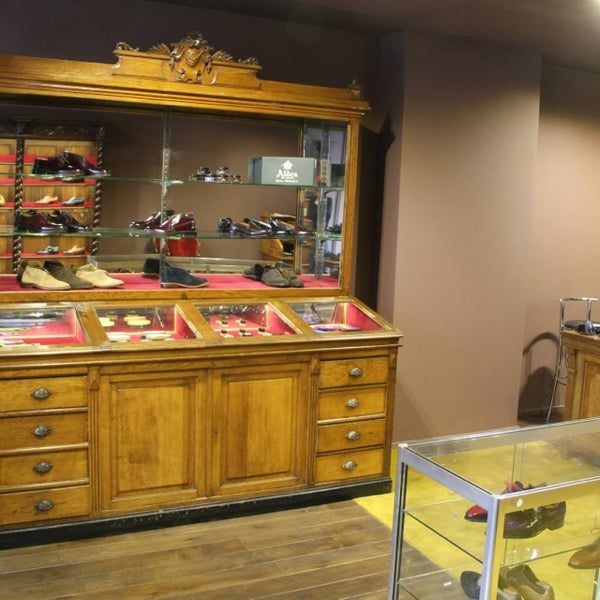 Upper Shoes Paris Shoe Store in Paris