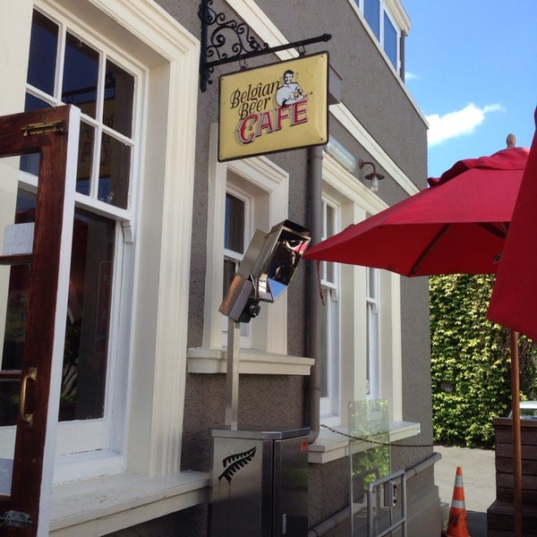 Foto tomada en De Post Belgian Beer Cafe  por David G. el 10/26/2013