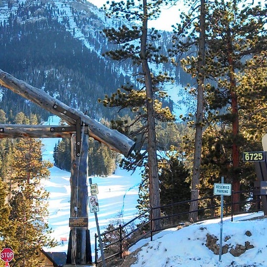 Das Foto wurde bei Las Vegas Ski And Snowboard Resort von Tania M. am 2/24/2013 aufgenommen