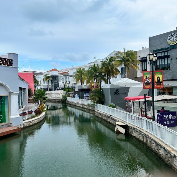 รูปภาพถ่ายที่ La Isla Shopping Village โดย Leo C. เมื่อ 9/14/2023