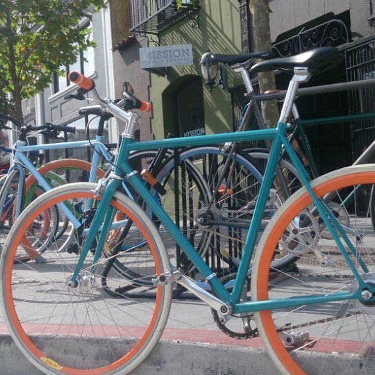 Foto tirada no(a) Mission Bicycle Company por Zsolt N. em 10/6/2013