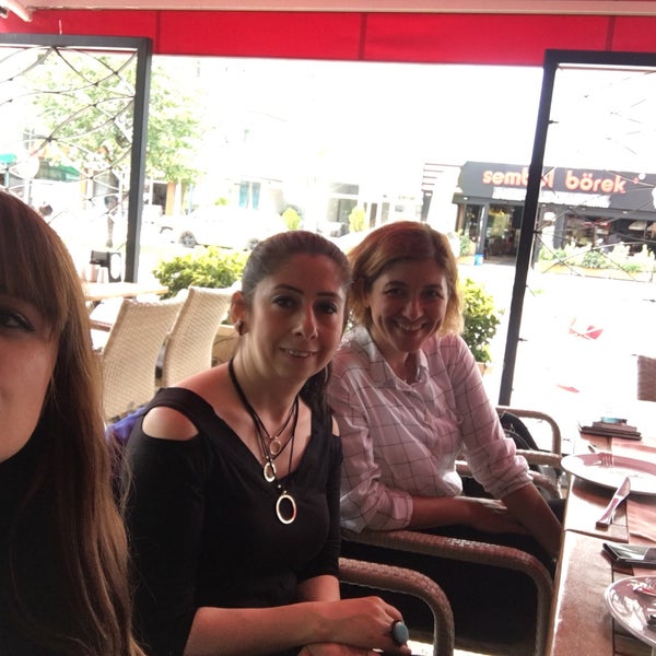 Foto tomada en Zevahir Restoran  por ilknur / U. el 9/21/2018