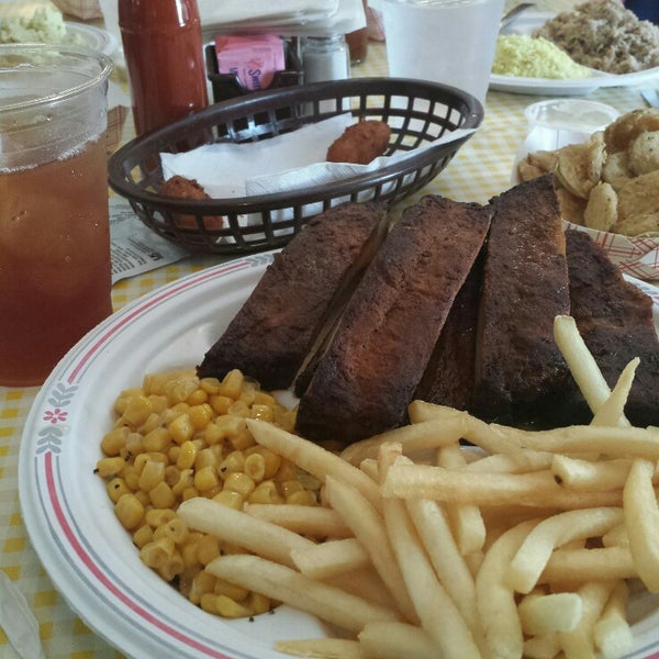 Photo taken at Bill Spoon&#39;s Barbecue by Nelson M. on 10/2/2014