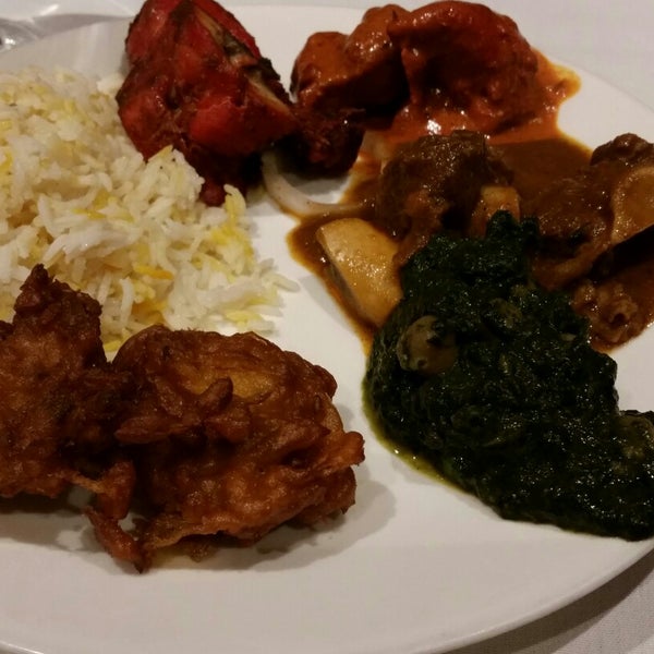Das Foto wurde bei Darbar Fine Indian Cuisine von Nelson M. am 12/6/2014 aufgenommen