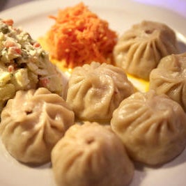 Foto tomada en Oyunaa&#39;s Mongolian cuisine  por Oyunaa&#39;s Mongolian cuisine el 2/17/2014