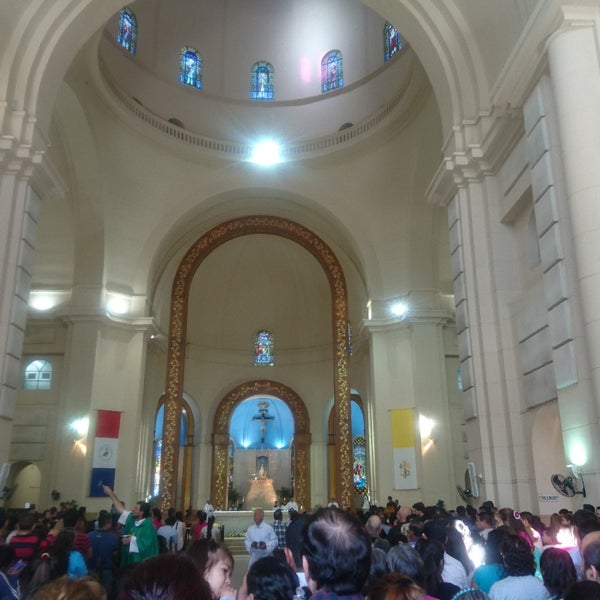 Das Foto wurde bei Basílica de la Virgen de Caacupé von Paola S. am 10/28/2018 aufgenommen