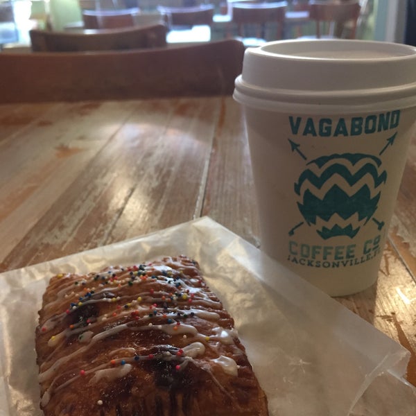 Foto tirada no(a) Vagabond Coffee Co por Kari B. em 11/4/2016