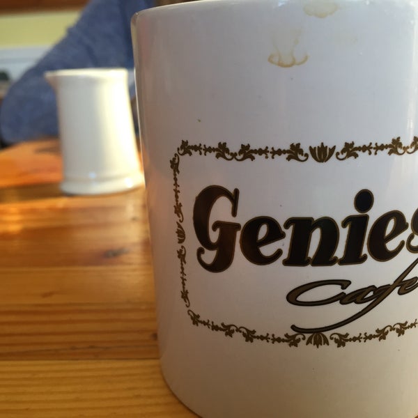 2/21/2015 tarihinde Kari B.ziyaretçi tarafından Genies Cafe'de çekilen fotoğraf