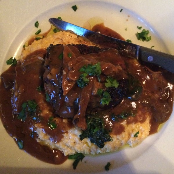 4/27/2014 tarihinde Kari B.ziyaretçi tarafından Equinox Restaurant &amp; Bar'de çekilen fotoğraf