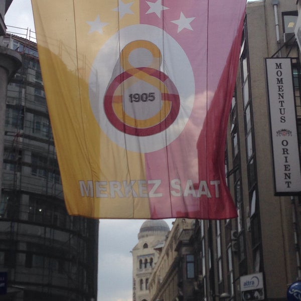 Photo taken at Merkez Saat Ticaret A.Ş. by Sena Ç. on 6/29/2015