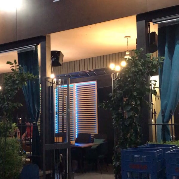 9/6/2019에 Николай К.님이 Restaurant SmokeONE Lounge Bar + Hookah, Кальян, Shisha, Narghile에서 찍은 사진