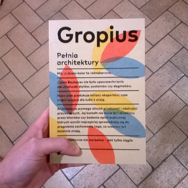 Świeży BookarestHit™ Gropius "Pełnia architektury" wydawnictwa Karakter. Dla Moli™ -20%.