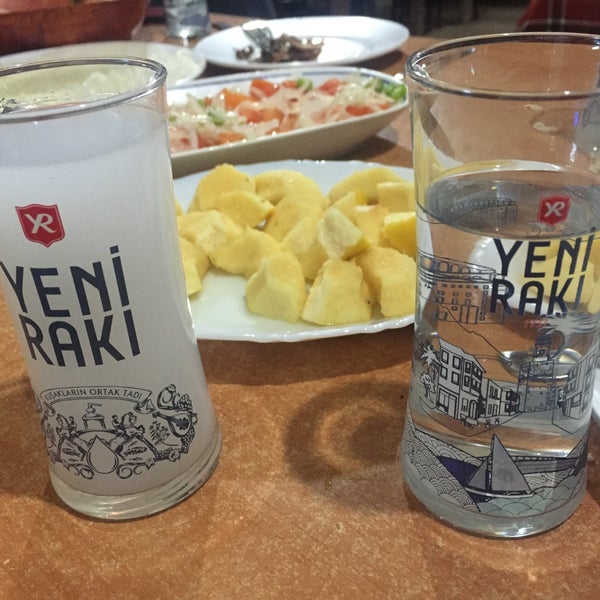 Foto scattata a Demircan Restoran da Yavuz A. il 1/8/2017