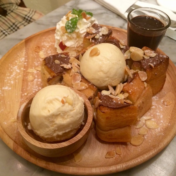 3/25/2016にSukrita S.がThe Fabulous Dessert Cafeで撮った写真