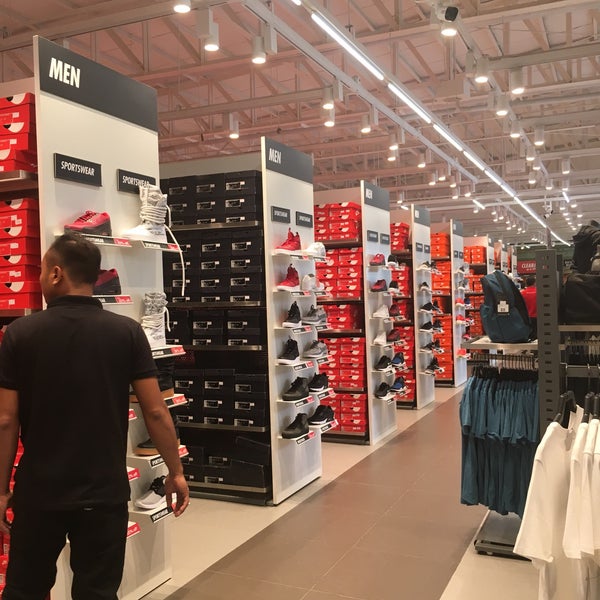 nike factory atterbury trading hours