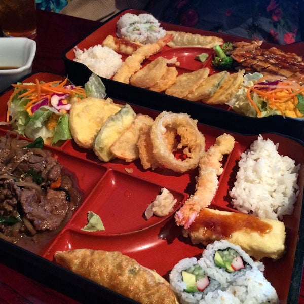 10/22/2014 tarihinde Wander &amp; Whineziyaretçi tarafından Kabuki Korean Restaurant and Sushi Bar'de çekilen fotoğraf
