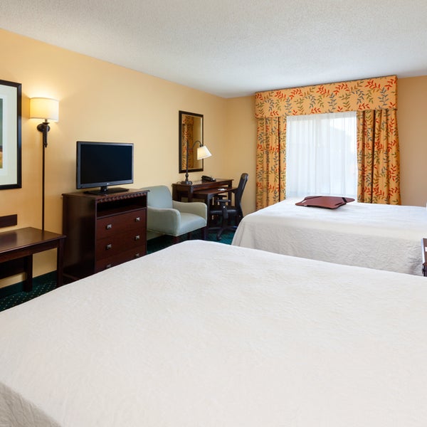 รูปภาพถ่ายที่ Hampton Inn &amp; Suites โดย Hampton Inn &amp; Suites เมื่อ 3/14/2014