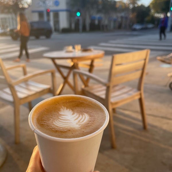 1/10/2022 tarihinde JK J.ziyaretçi tarafından Primo Passo Coffee Co.'de çekilen fotoğraf