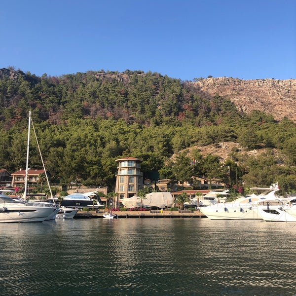 รูปภาพถ่ายที่ Martı Marina &amp; Yacht Club โดย Yeliz เมื่อ 8/17/2022
