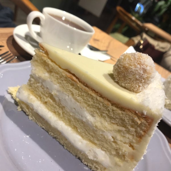 Photo taken at Loccake Cafe &amp; Cakes Rus Pastaları by Tutku C. on 10/25/2018