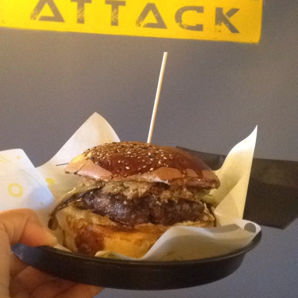 Foto scattata a Burger Attack da Tutku C. il 9/22/2017