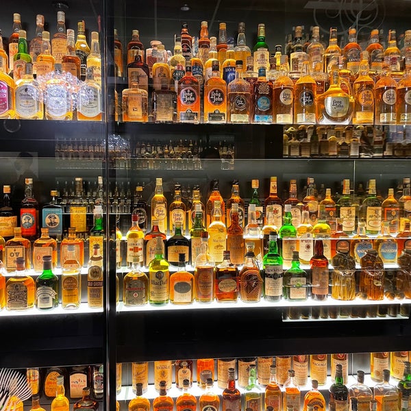 Photo taken at The Scotch Whisky Experience by Kaori N. on 12/14/2021