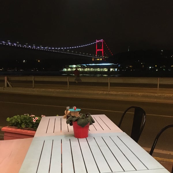 Foto tomada en MEL&#39;S Cafe&amp;Bistro  por Miyeser Ç. el 7/17/2017